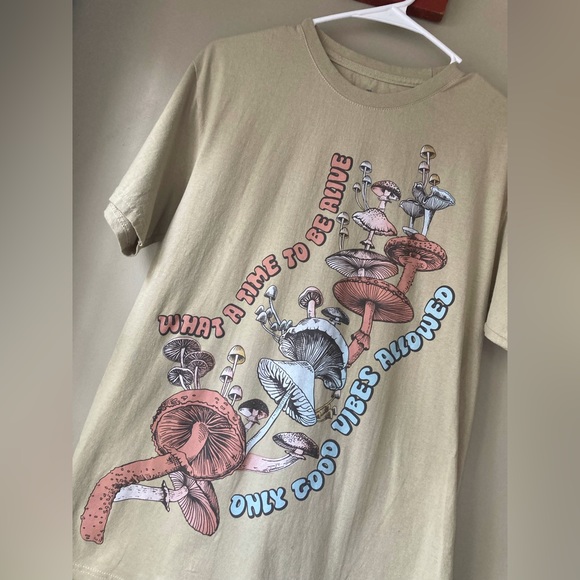 Tree Hugger 100% Cotton Mushroom Good Vibes Graphic Tee M - Picture 3 of 7